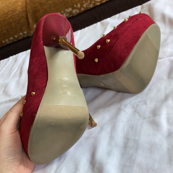 Shoedazzle maroon gold stud pumps - Picture 4 of 5
